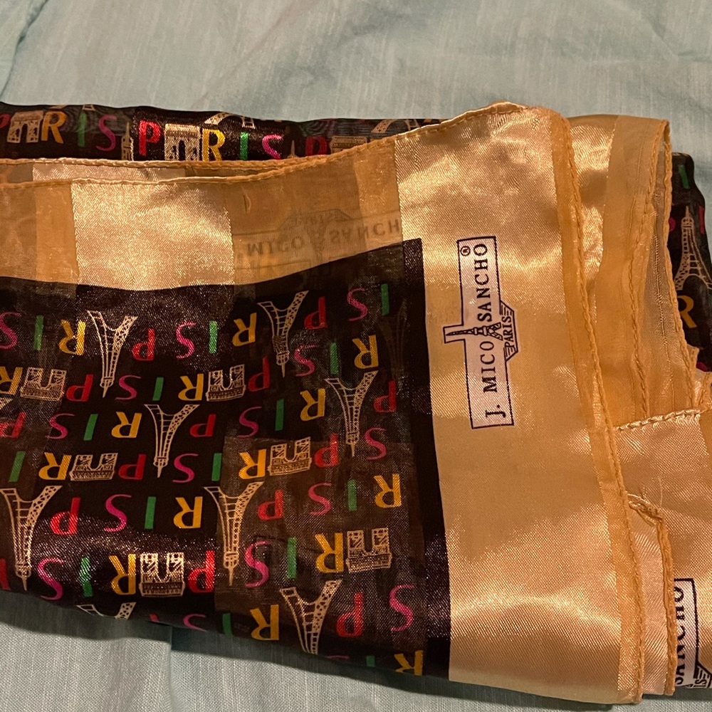 Mico Sancho scarf